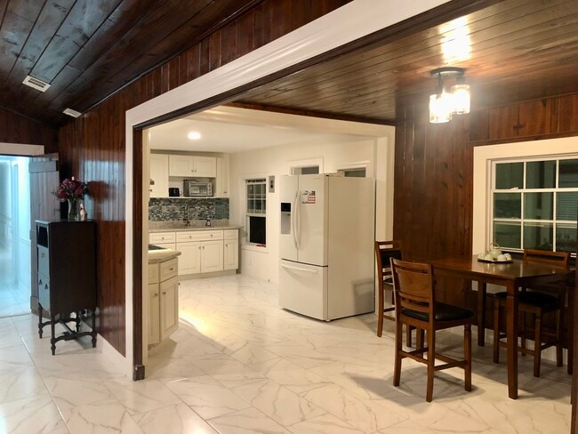 Building Photo - 1033 Henton Ln