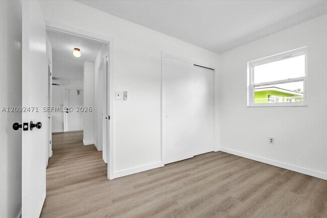 Building Photo - 2423 Jeffcott St