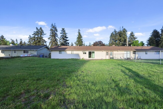 Building Photo - MOVE IN READY NOW! 3 bedrooms, 1.5 baths 1 car garage. Easy JBLM commute! North Thurston School D...