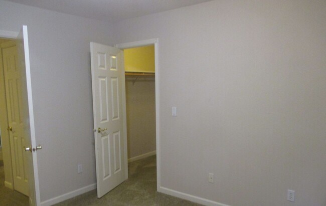 Building Photo - *PENDING APP**$250 Move In Special**Beautiful 3 Bed 3 Bath Home in Gig Harbor