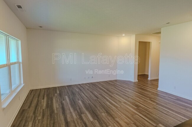 Building Photo - 641 W Bulrush Ct