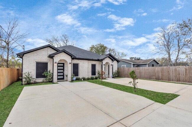 Building Photo - 4506 Aledo St