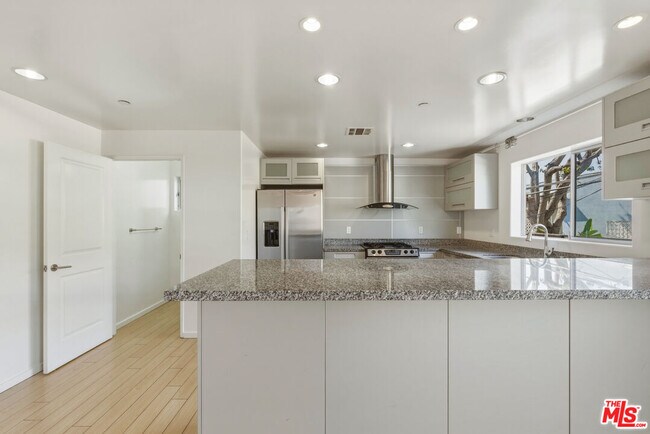 Building Photo - 3637 Dunn Dr