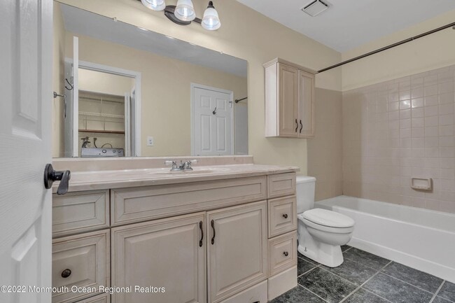 Building Photo - 134 Whispering Oaks Way