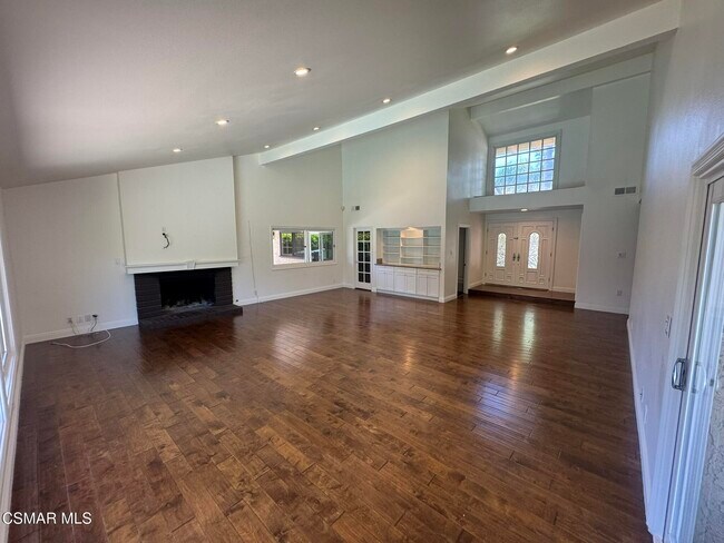 Building Photo - 1832 Fallview Rd