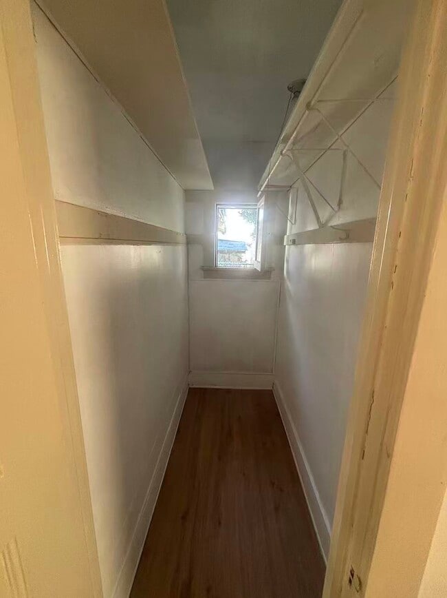 Building Photo - 216 S Almansor St