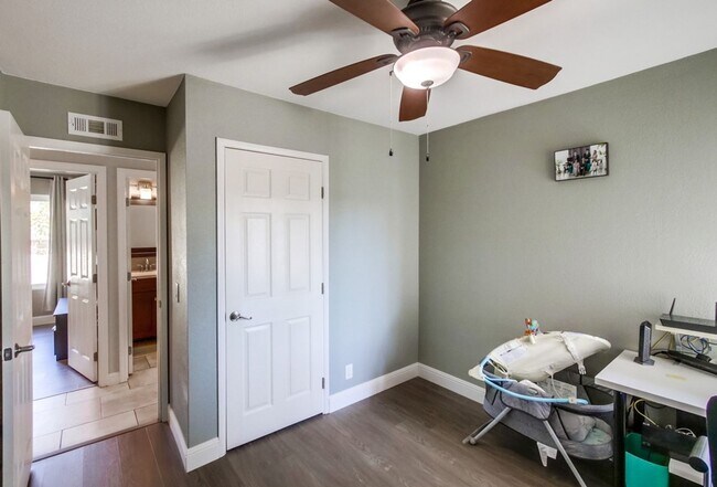 Building Photo - Single Level Poway Home on a Corner Lot