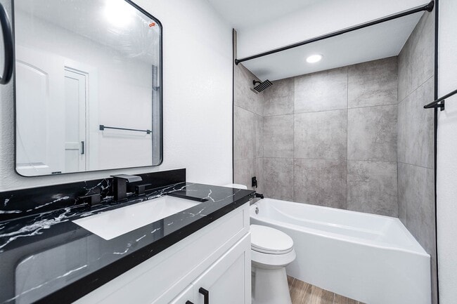 Building Photo - 5532 Beverly Hill St