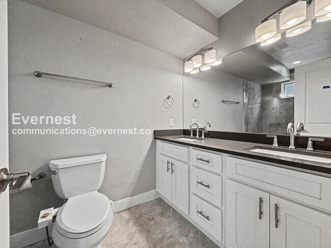 Building Photo - 3 Bed, 3.5 Bath Townhouse with Garage