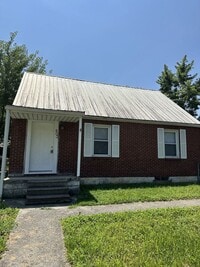 Building Photo - Three Bedroom, One Bathroom Home for rent ...