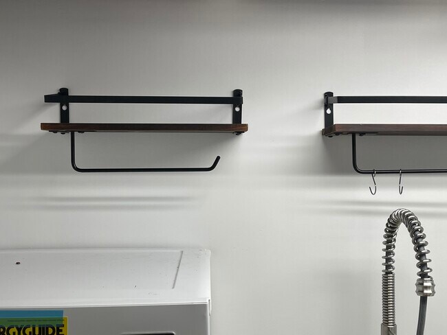 Kitchen shelves - 171 Brixton Rd S