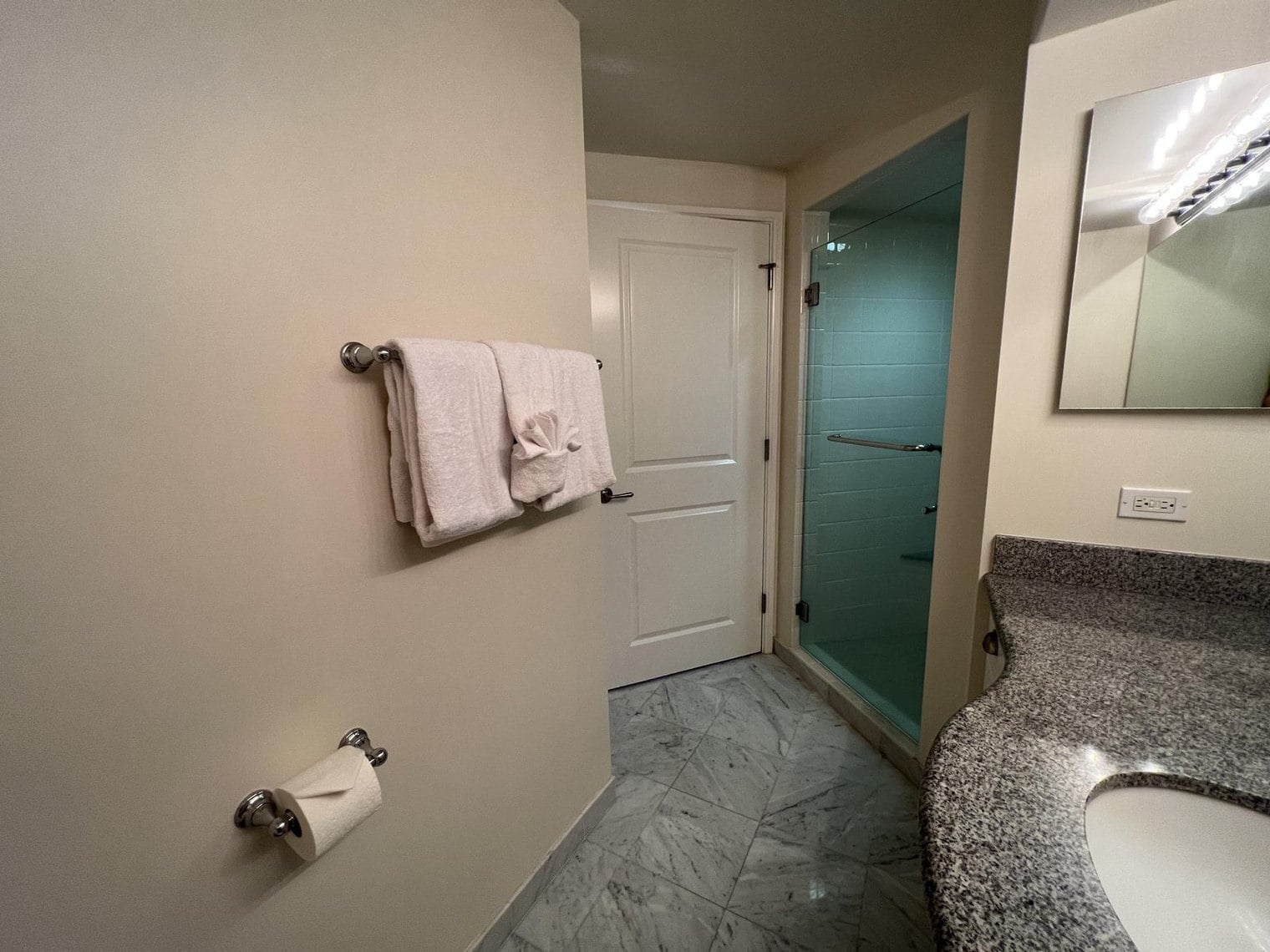 Building Photo - 343 Hobron Ln