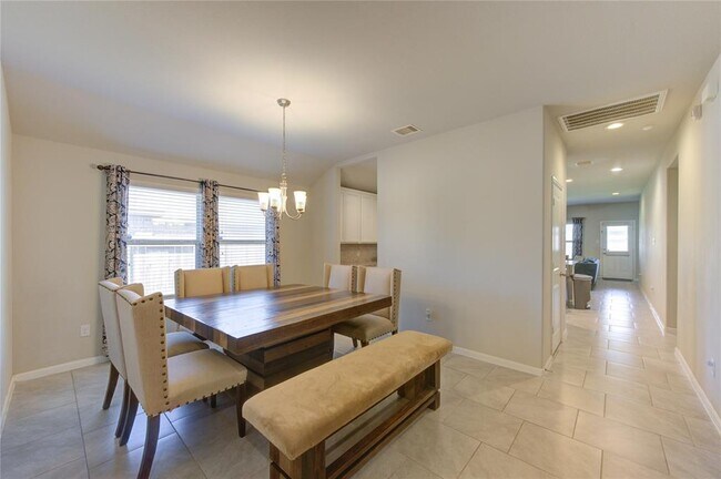 Building Photo - 9011 Hemlock Dr