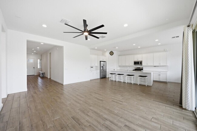 Building Photo - 4323 N 92nd Dr