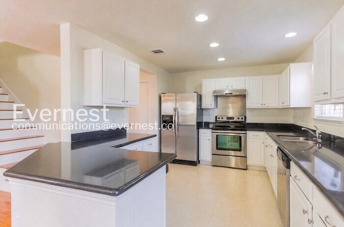 Building Photo - 7200 Derby Downs Dr