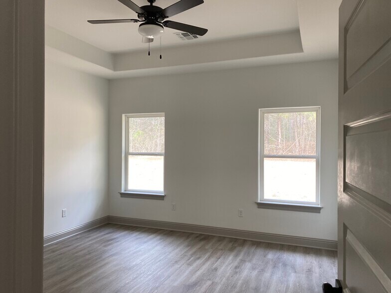 Building Photo - 222 Oak Alley Dr