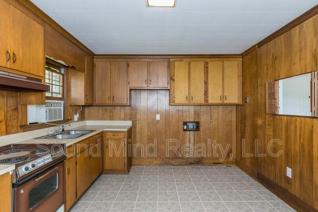 Building Photo - 207 S Alston St