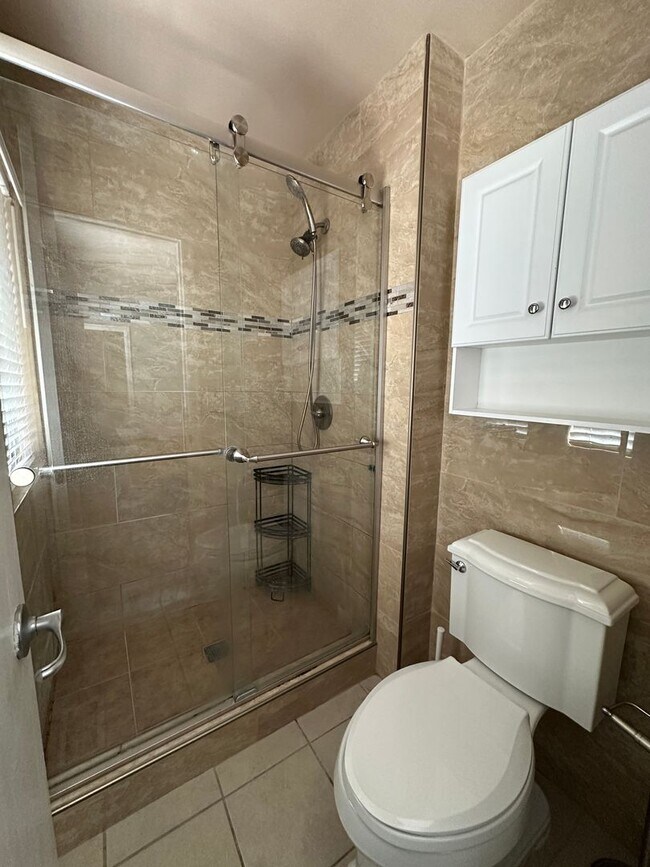 Building Photo - 5 bedroom 3 bathroom Sinlge Family House in Aurora