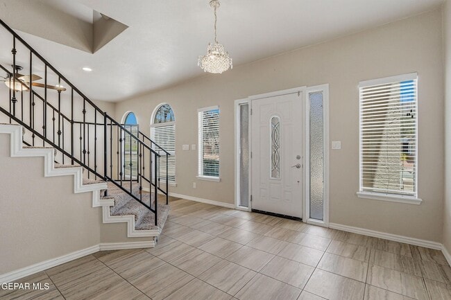 Building Photo - 825 Dulce Tierra Dr