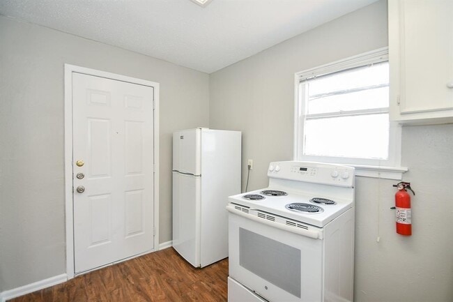 Building Photo - 2722 Wroxton Rd