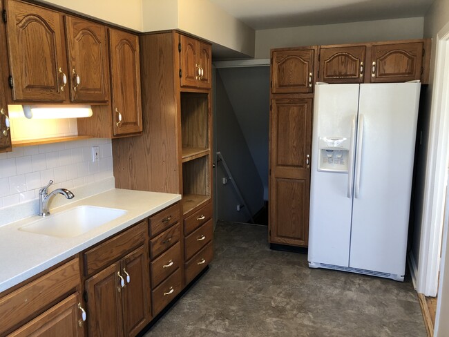 Building Photo - $1,950 / 3br - 1600ft2 - Recently Renovate...