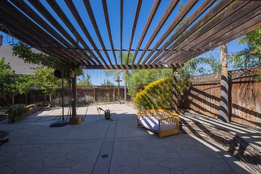Building Photo - 2674 Torrey Pines Dr