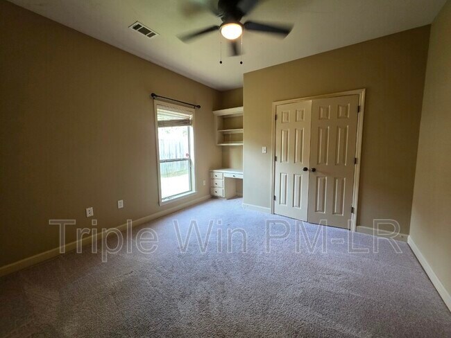 Building Photo - 1901 Hidden Creek Dr