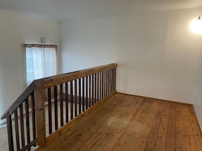 Building Photo - Lakefront Living In McConihe Flats!!