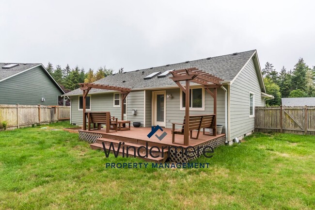 Building Photo - Picturesque 3 Bedroom 2 Bath by Del Fairfa...