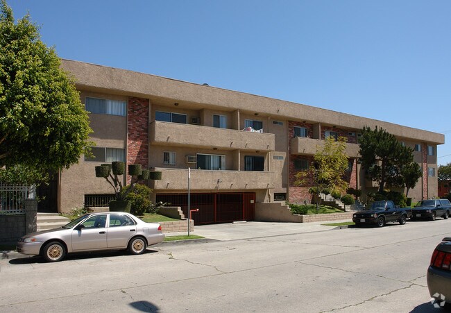 Building Photo - 400 N Serrano Ave