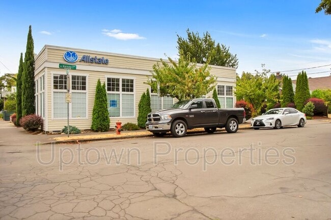 Building Photo - 8311 SE 17th Ave