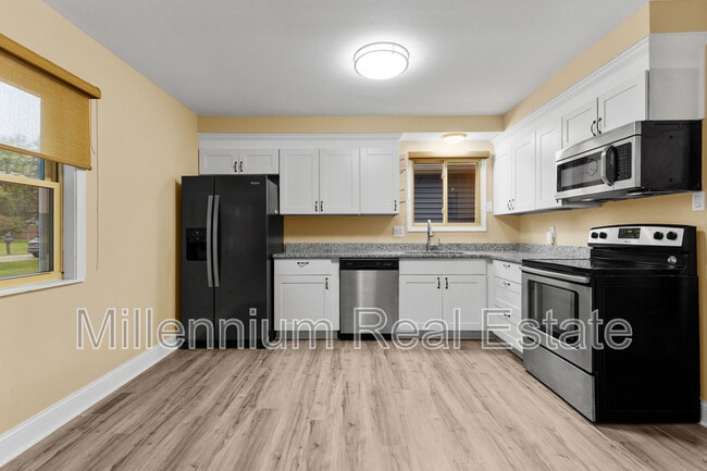 Building Photo - 4916 Rioview Dr