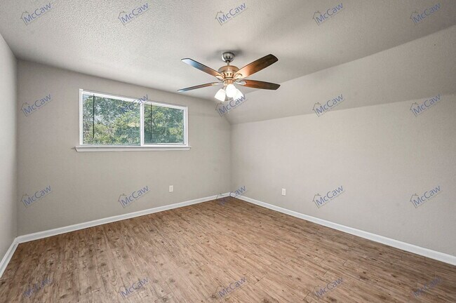 Building Photo - 760 Ponderosa Dr