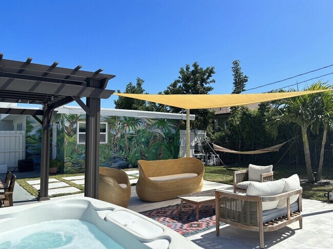 Building Photo - 415 S C St