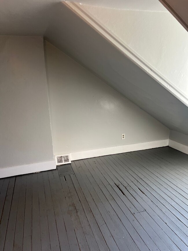 Building Photo - Lancaster City Large 4 bedroom
