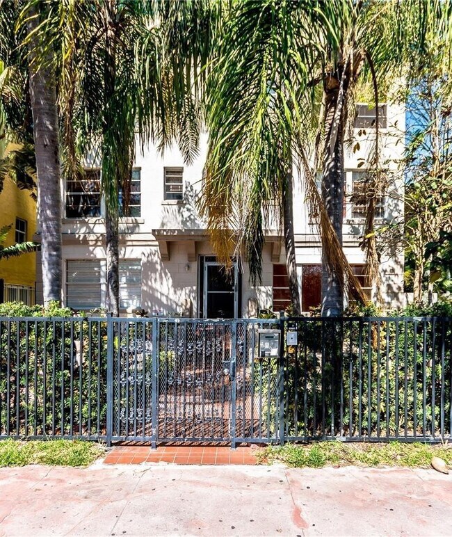 Building Photo - 1320 Drexel Ave