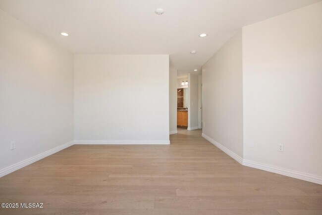 Building Photo - 3121 N Olsen Ave