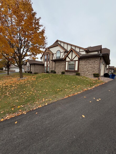 Primary Photo - 1317-1332 Hillwood Blvd