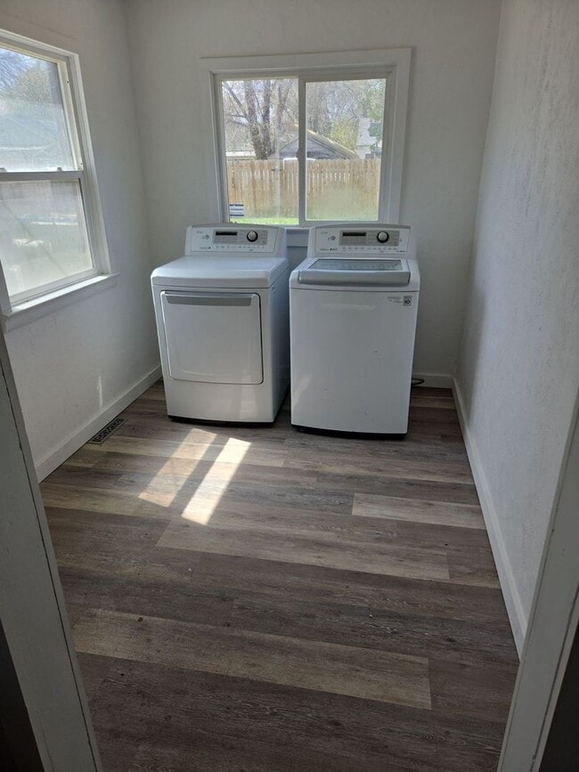 Building Photo - Newly Upgraded 2-Bedroom Home Available Now!