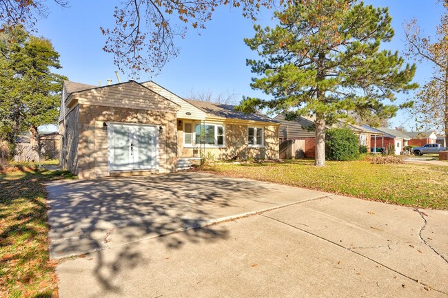 Building Photo - Adorable remodel at Lake Hefner