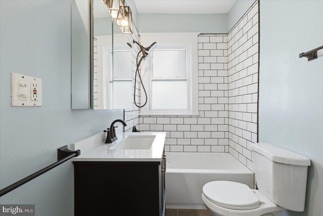 Building Photo - 1208 S Oakcrest Rd