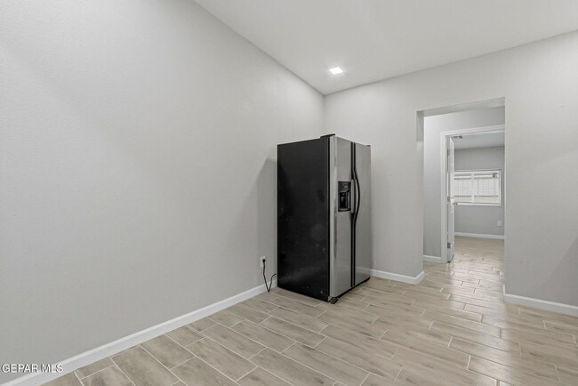 Building Photo - 9207 Santa Rosalia Ct