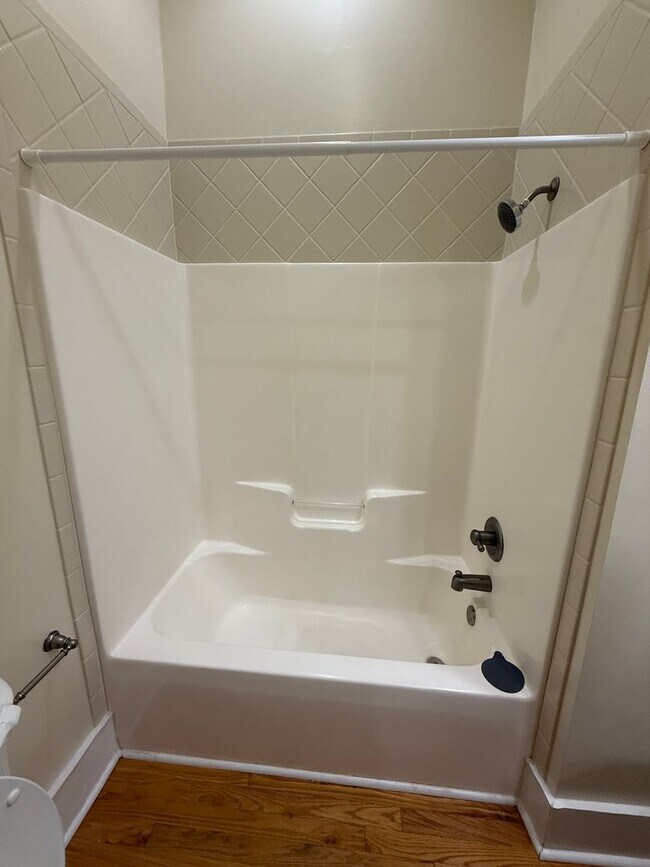 Building Photo - Beautiful Remodeled Home in Normaltown Athens!!