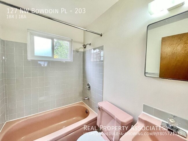 Building Photo - 127 NW Bowdoin Pl