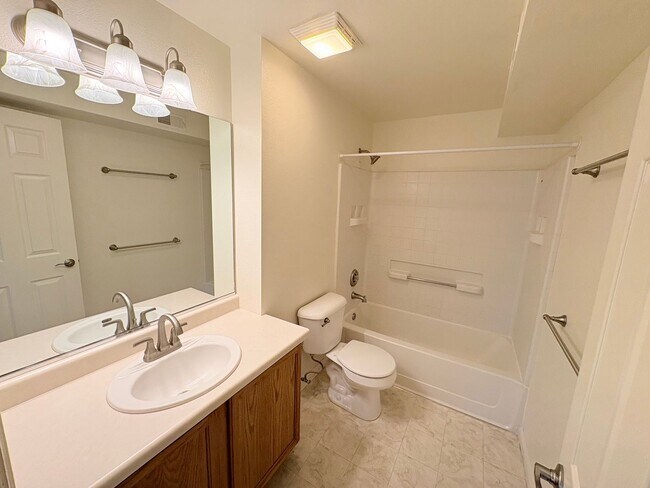Building Photo - 334 W Mountain View Dr