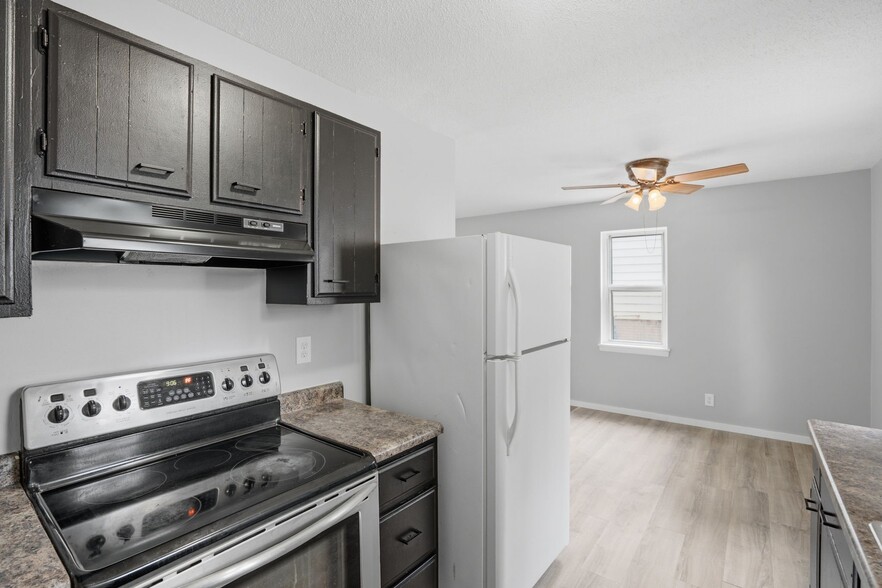 Building Photo - 2603 W 55th St