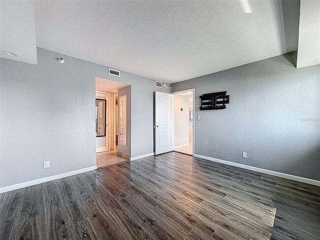 Building Photo - 201 W Laurel St