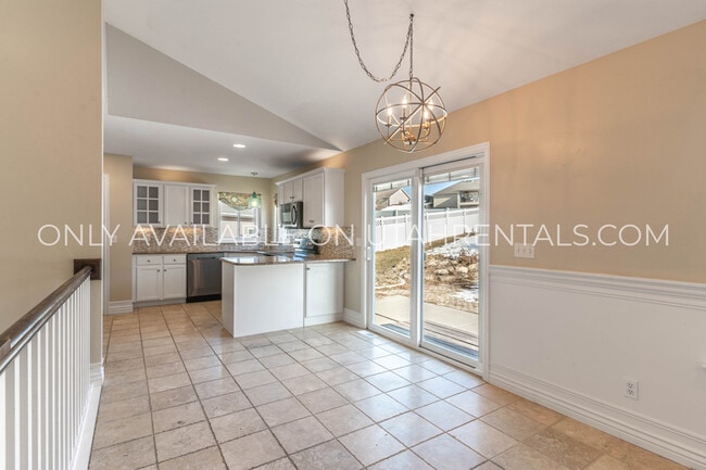 Building Photo - 1595 S 50 W