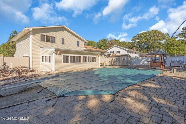 Building Photo - 691 Sussex Ct