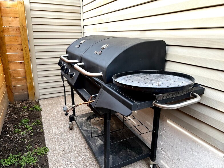 Building Photo - 1509 Clark St